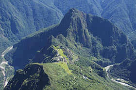 Vista de Machu Picchu desde la Montaña Sagrada